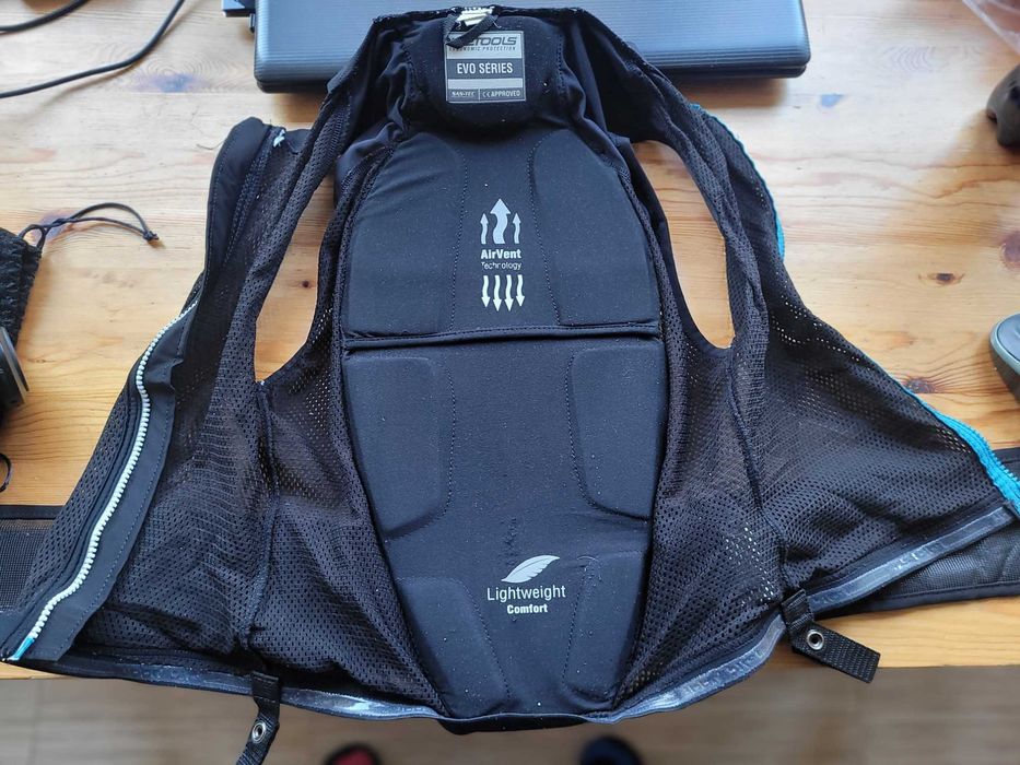 Продавам сноуборд/ски детски протектор за гръб