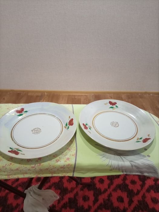 Продаются фарфоровые ляганы в количестве четырех штук и пиалы 20 штук