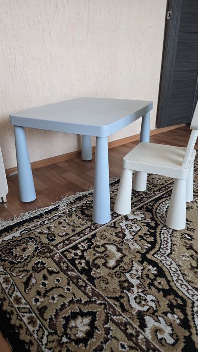 Продам детский стол и стул