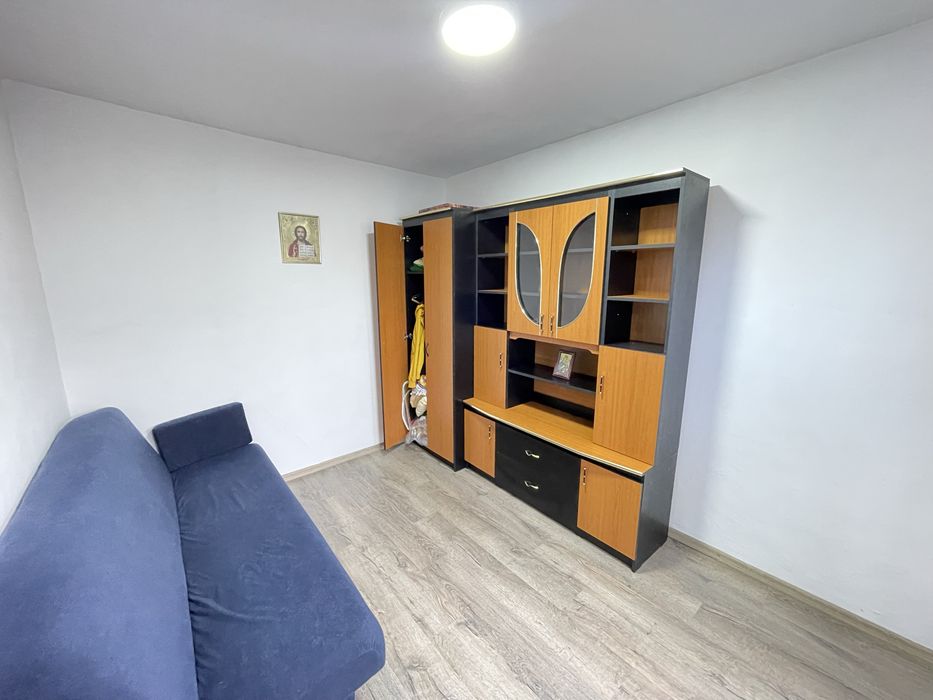 Apartament cu trei camere , zona Nufarul