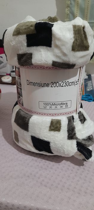 Vând două pături noi de cocolino dimensiunile sunt trecute pe ambalaj ambalaj  preț 50 lei fiecare