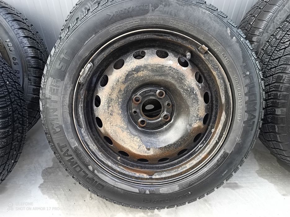 Гуми- 4 зимни 15ки, 4 летни 15ки и 2 зимни 14 ми ки