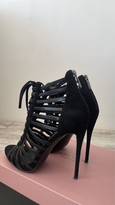 Продам босоножки