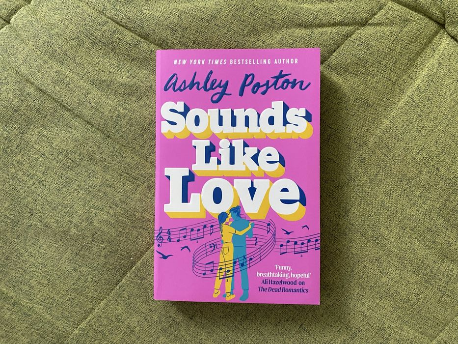 Книга с цветни порезки Sounds like love