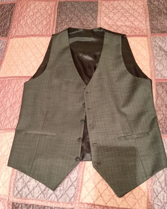 Продаю мужской костюм