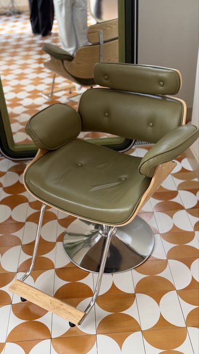 Кресло парикмахерское 100 000 тг