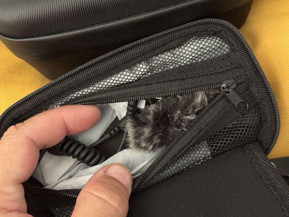 Hollyland Lark Max Duo - 2бр безжични брошки и двуканален приемник