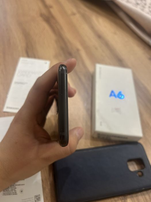 Продаётся Samsung Galaxy A6 (32 ГБ)