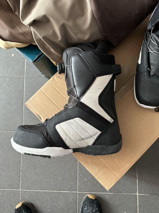 Boots snowboard flow vega cu boa numar 43 flex soft incepatori