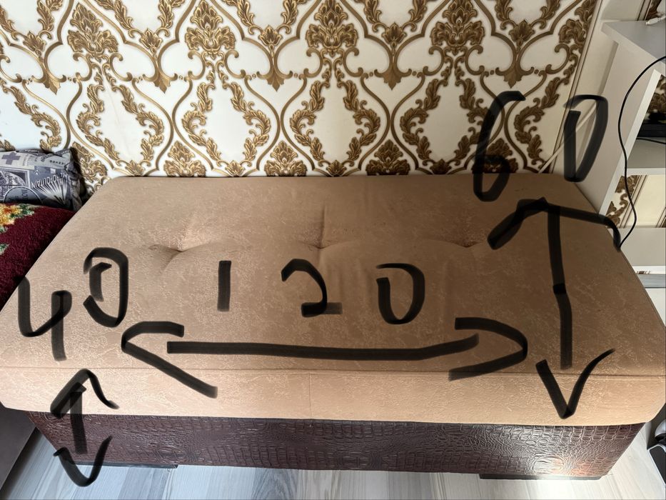 Продажа Пуфика для прихожей или бутика.