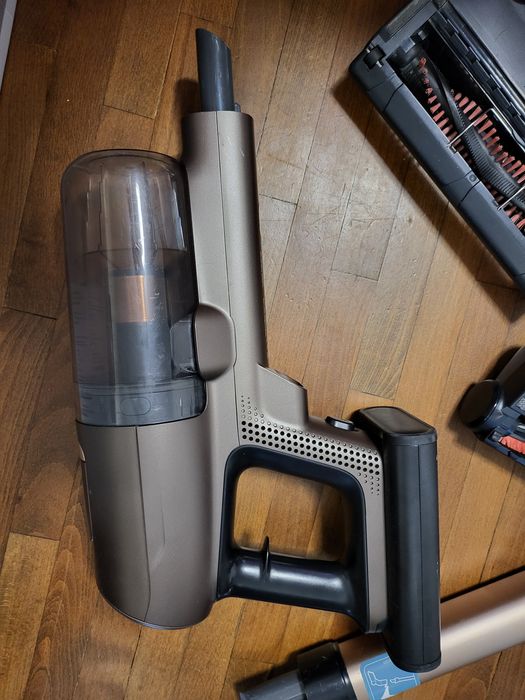 Вертикална прахосмукачка Electrolux Ultimate 800