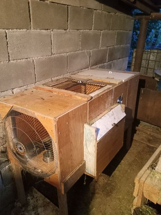 Продам клетки для кроликов