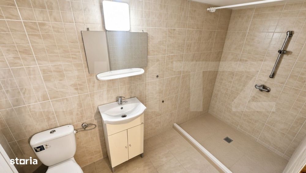Casa renovata - situata central in satul Aurel Vlaicu