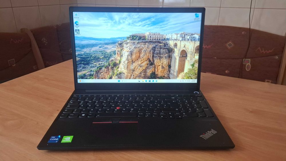 Lenovo ThinkPad E15 Gen 2 i7-1165G7 / 16GB / SSD / NVIDIA MX450 2GB