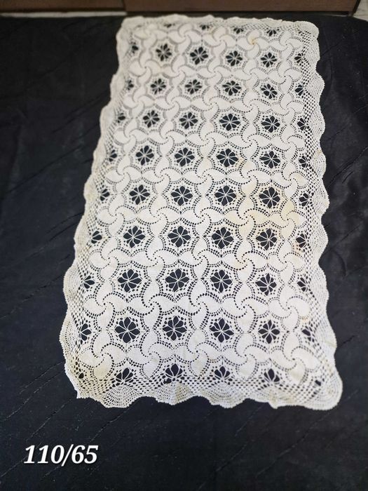 Карета,  покривки за маси и легла