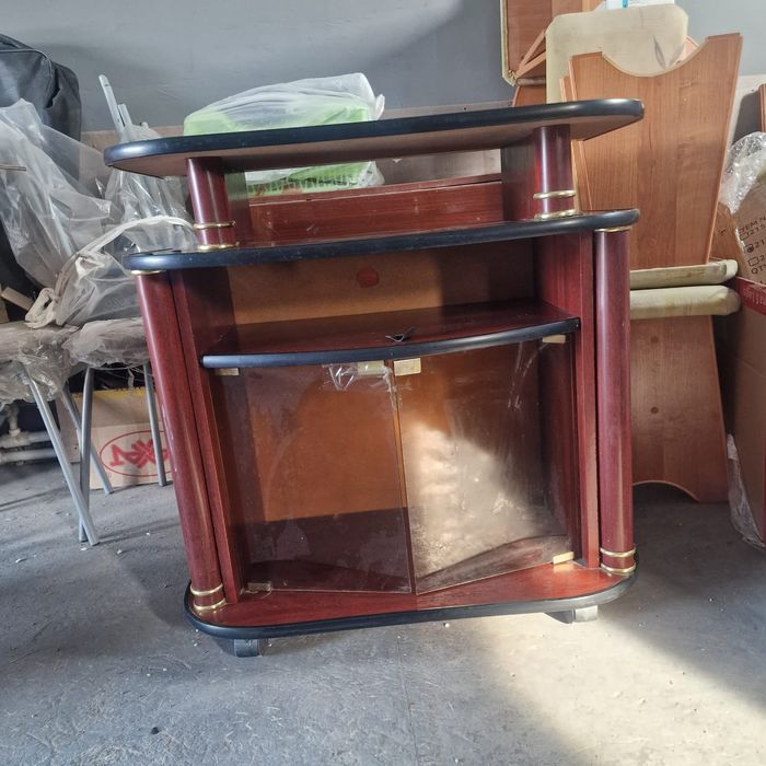 Продам тумбу под телевизор