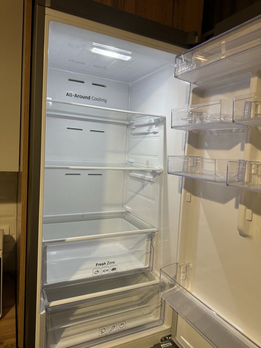 Холодильник Samsung