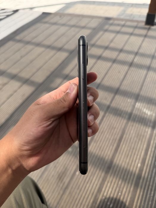 Продам iPhone 11 64GB