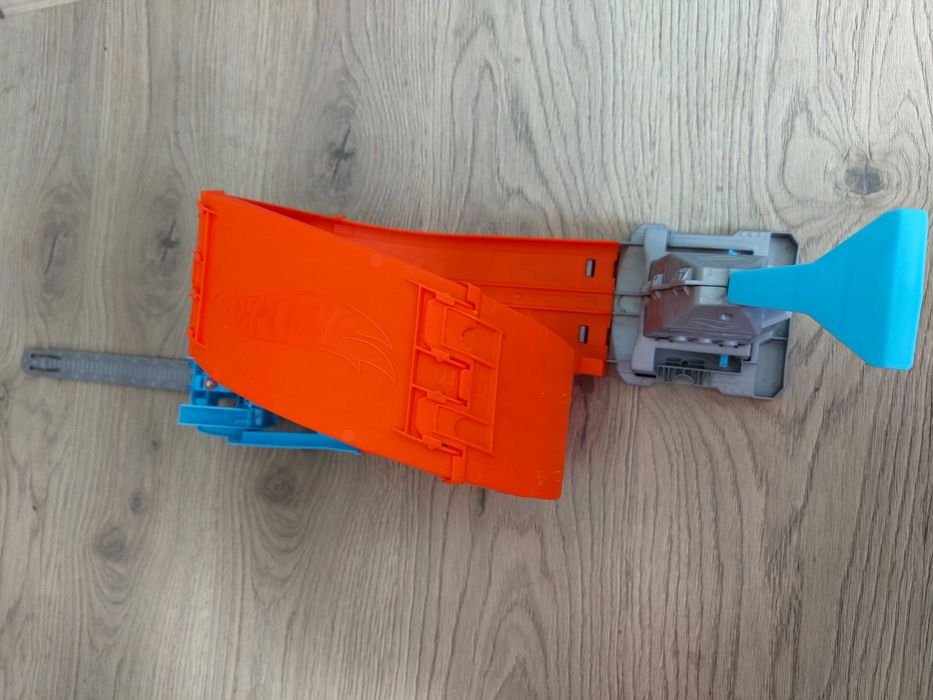 Писта с изстрелвачка Hot Wheels