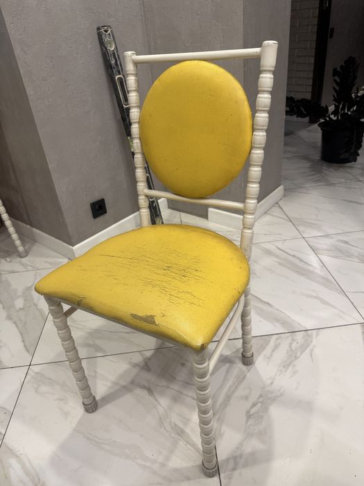 Стулья желтые метало каркас