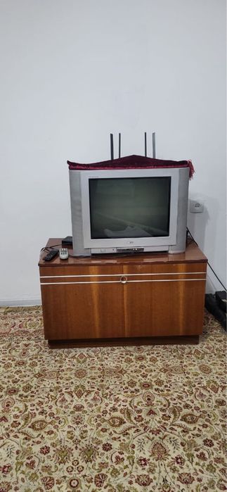 Телевизор с тумбой