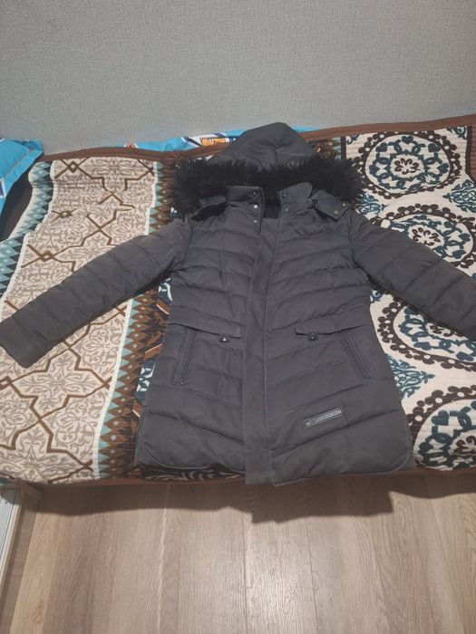 Продаю зимнюю куртку для  мальчика 14-15 лет в идеальном состоянии.