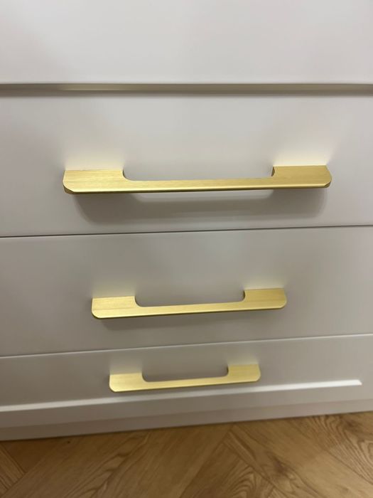 Продам  шкаф пенал