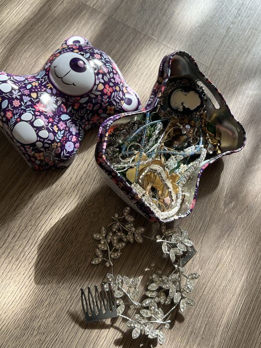 Ursulet cu bijuterii