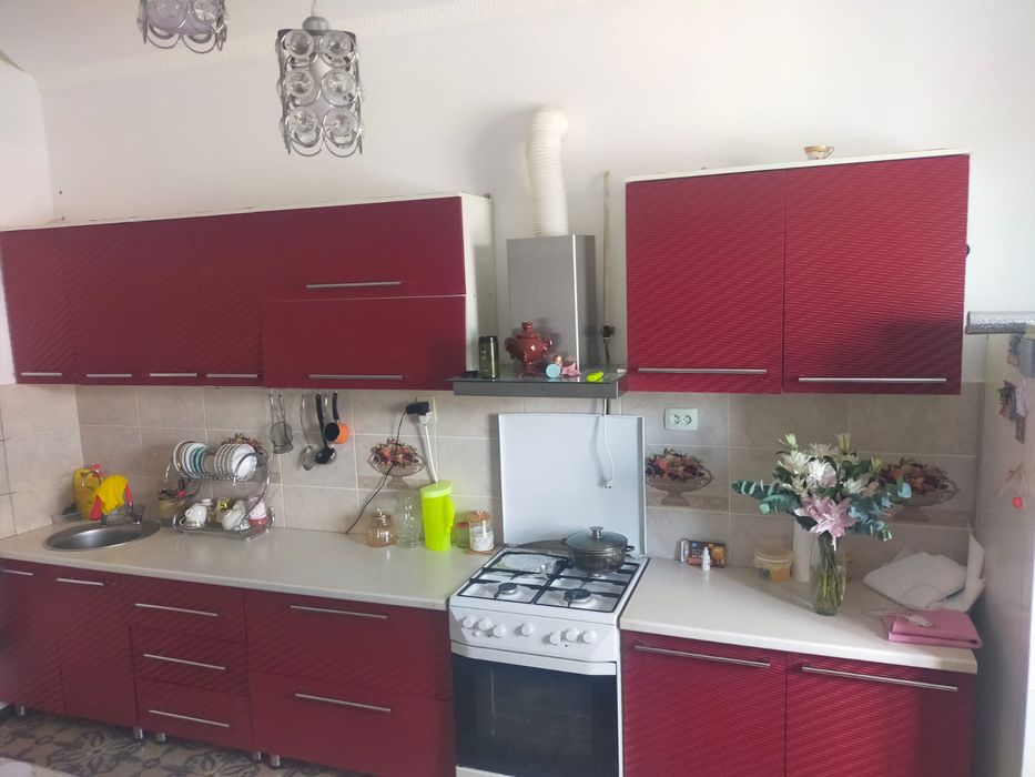 Продаются Кухонный гарнитур Красный..