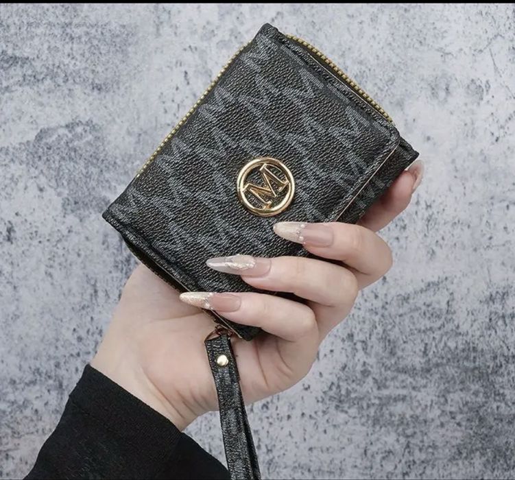 Чанти и портфейли нови