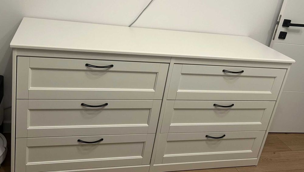Set dormitor IKEA SONGESAND – comodă 6 sertare + 2 noptiere, alb