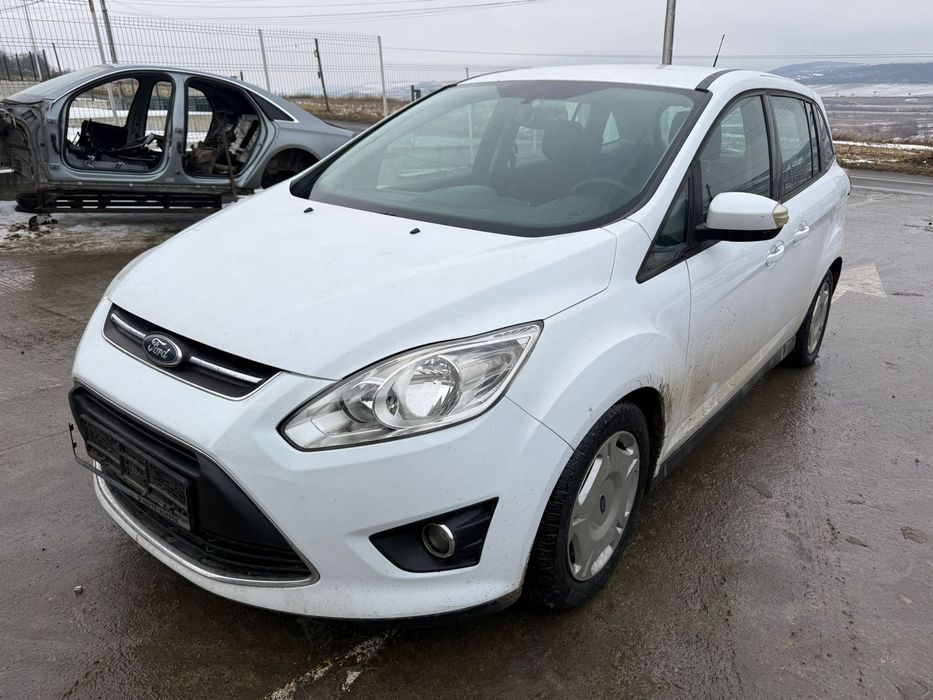 Dezmembrez / Dezmembrari / Piese / Accesorii Ford grand c-max 2 2012 alb 2.0 tdci stanga