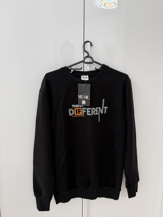 Черен мъжки суичър “MUSİC”