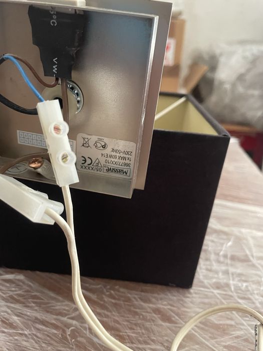 Практична Стенна лампа