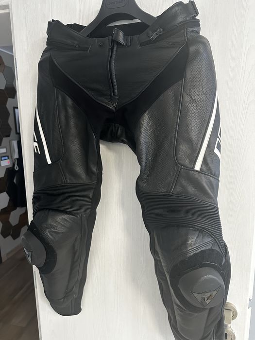 Dainese кожен перфориран мото панталон 48 като нов опция яке към него