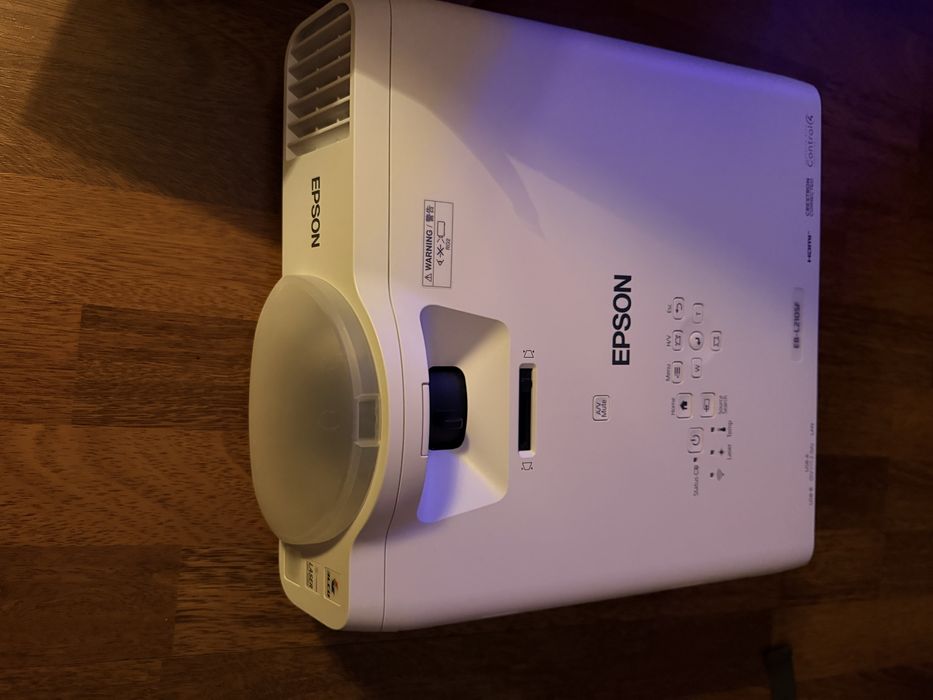 Proiector short range Epson EB-L210SF