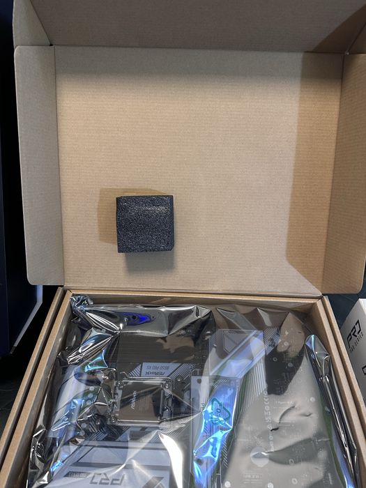 Placă de bază ASRock B650 Pro RS – AM5, DDR5, PCIe 5.0 (Nouă)