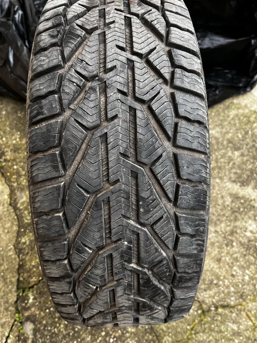 Зимни гуми.