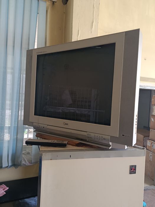 Телевизор LG 72 см