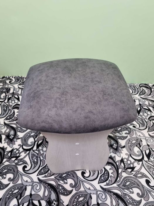 Продам 2 табуретки, новые