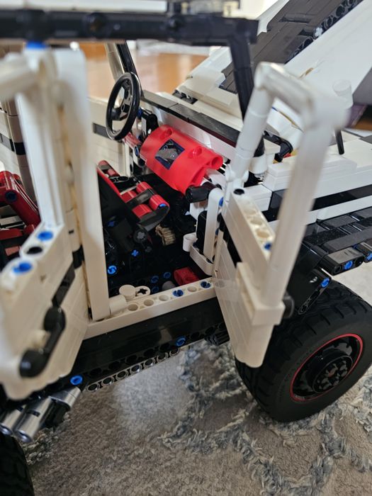 Продаётся собранная машина лего