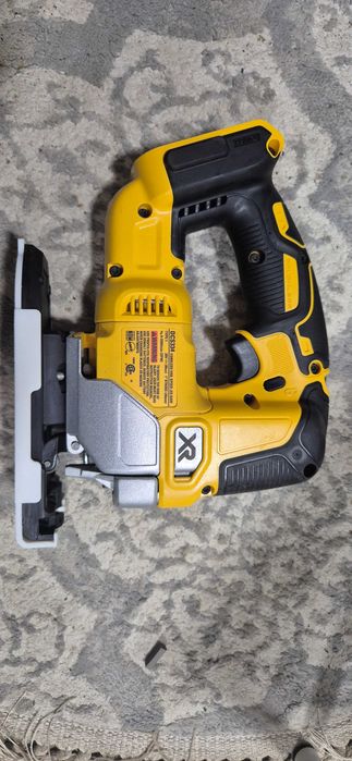 Лобзик Dewalt DCS334