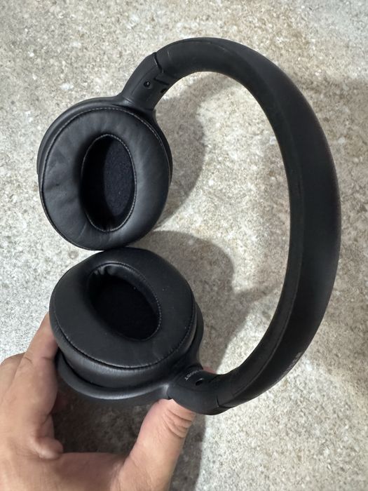 Vând căști audio Sennheiser HD 350BT, over-ear, wireless, Bluetooth, culoare neagră.
