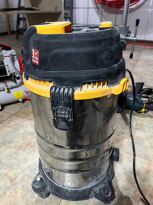 Штроборез "Зубр" + пылесос (торга нет)