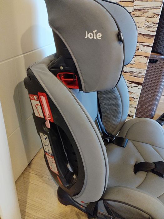Столче за кола - марка joie