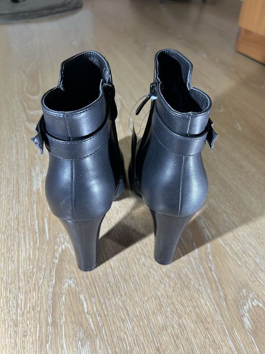 Елегантни боти, чисто нови с етикет