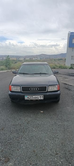 Машина ауди 100 с4