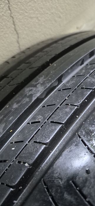 DUNLOP - Vând 2 anvelope VARĂ 225 / 60 / R18 SUV