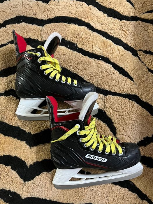 Продам две пары коньков