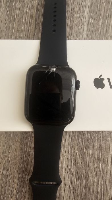 Продам Apple watch se 2gen рабочие полностью